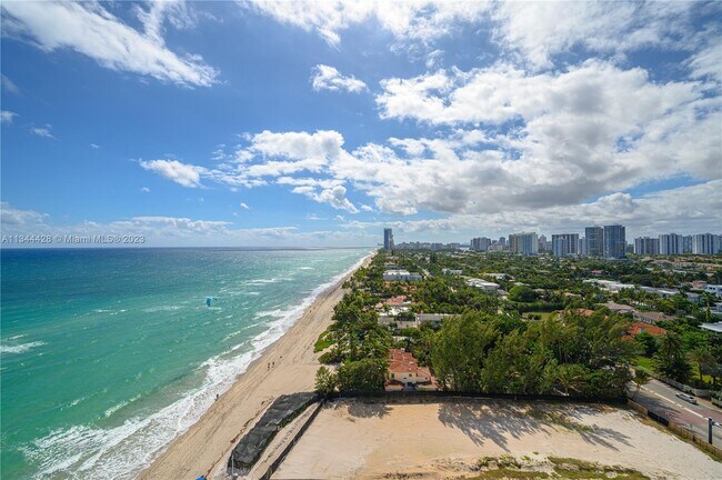 Foto del edificio - 3180 S Ocean Dr