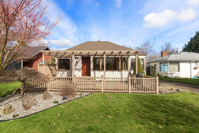 Primary Photo - CUTE AND COZY TWO BEDROOM WITH GARAGE