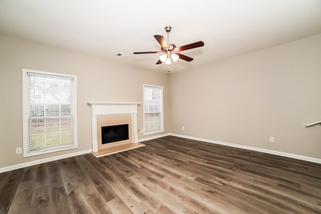 Foto del edificio - 1610 Silver Oak Dr