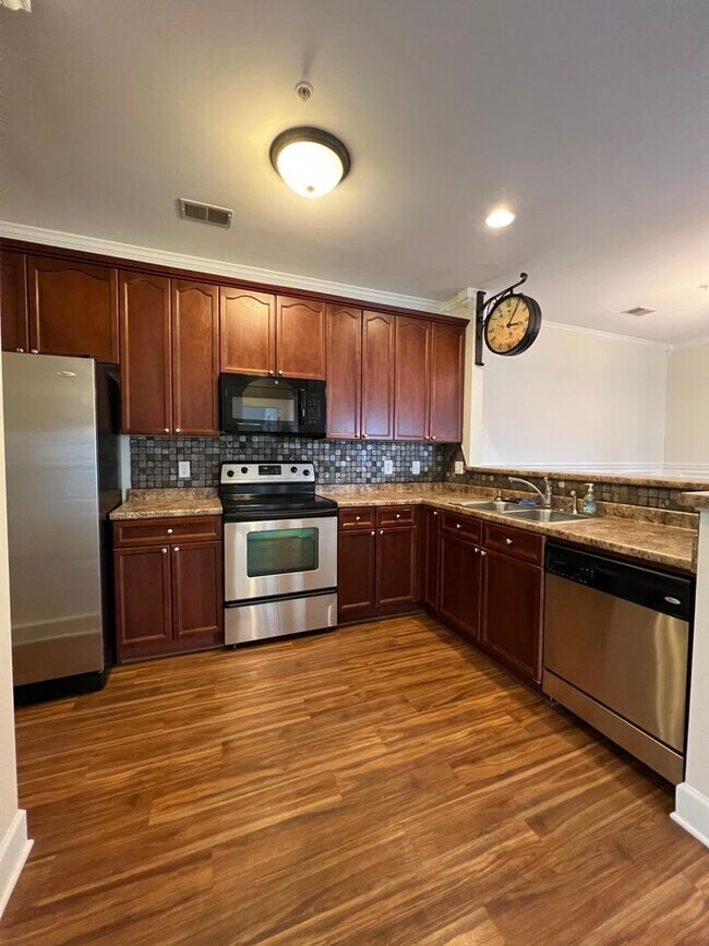 Building Photo - 2 bed 2 bath Lenox village condo