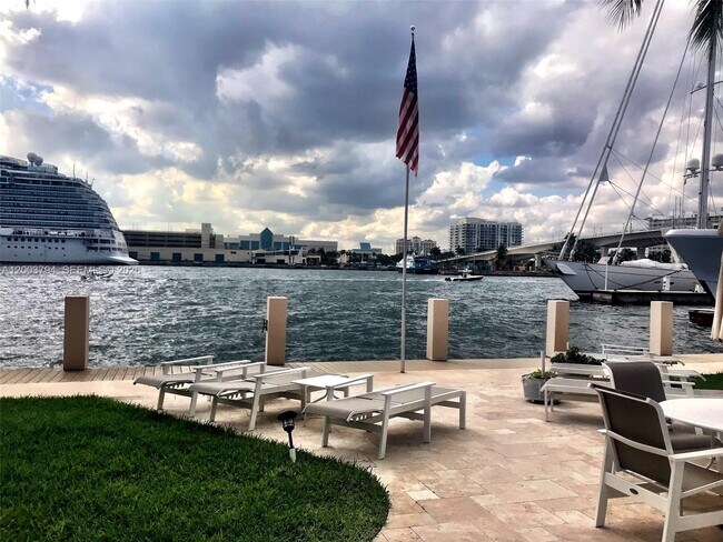 Foto del edificio - 1775 Harbourview Dr