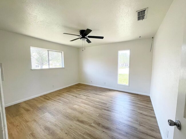 Foto del edificio - 1400 Christy Ave