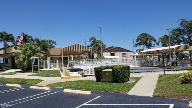Building Photo - 215 Pine Hov Cir