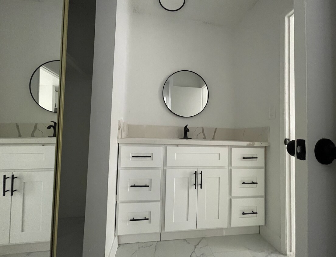 Foto del edificio - 6554 La Mirada Ave