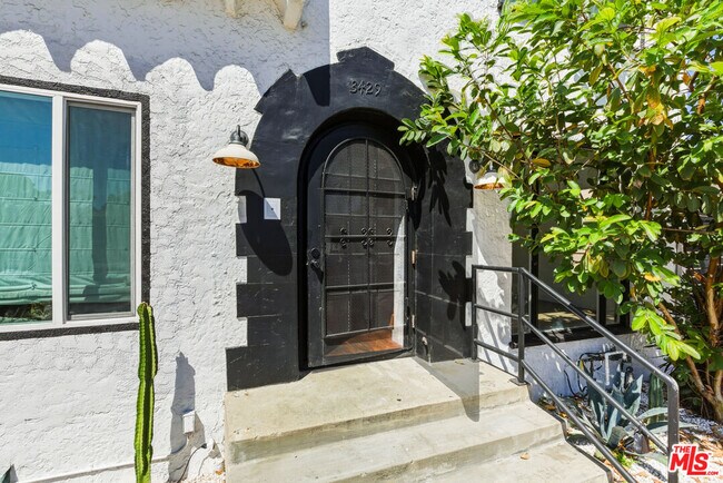 Foto del edificio - 3429 Edgehill Dr