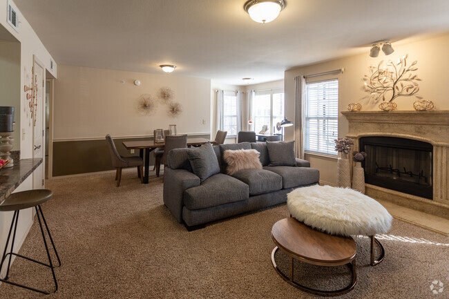 1BR, 1BA 856SF - Fountain Lake Apartments