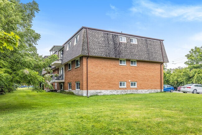 Building Photo - 36 Downes Avenue