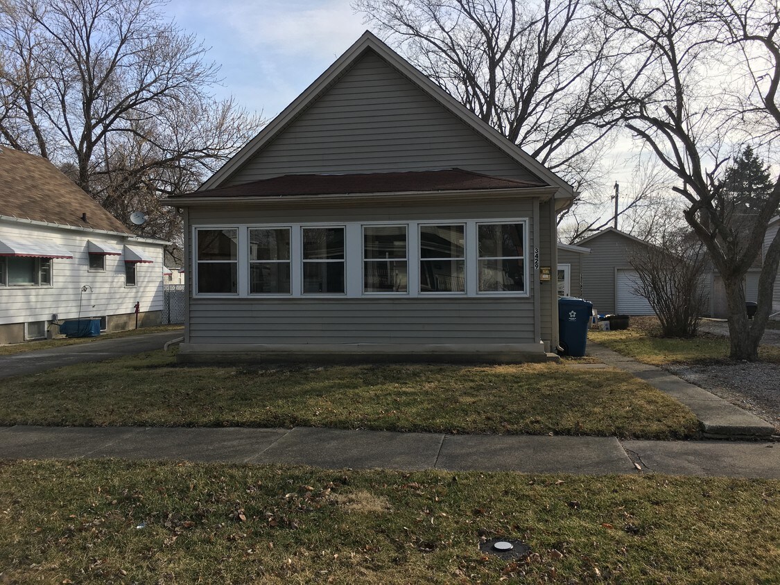 3429 Florence Ave, Steger, IL 60475 Apartments in Steger, IL