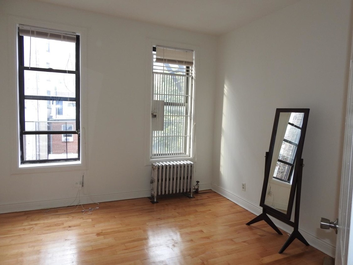 Primary Photo - 71 Thompson St