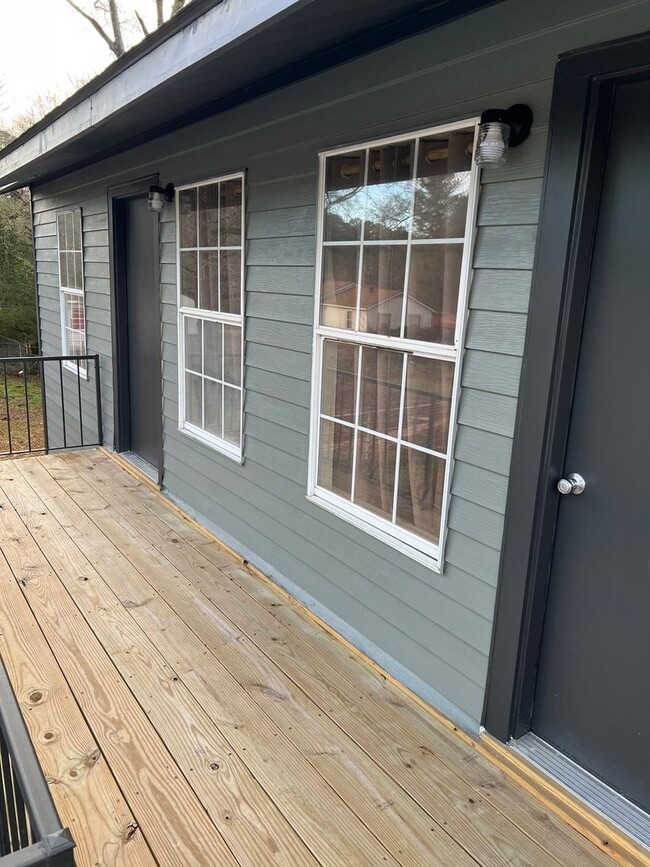 Foto del edificio - ** 2BED/2BATH Remodeled Suburban Apt. **