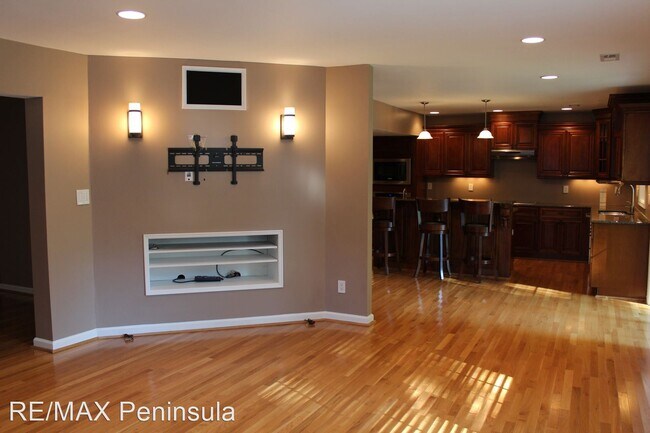 Building Photo - 4 br, 2.5 bath House - 102 Lee Ave