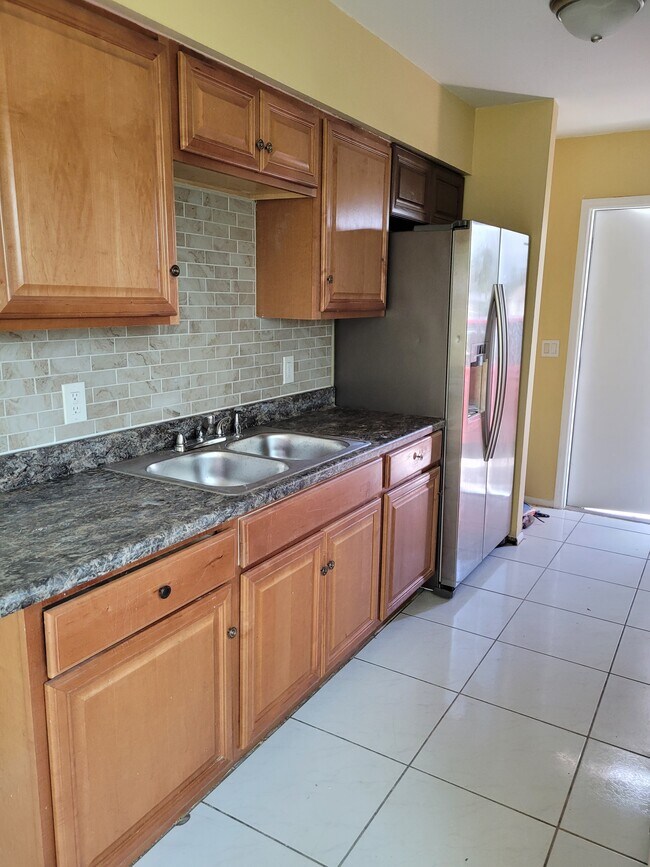 Kitchen - 124 Stetson St