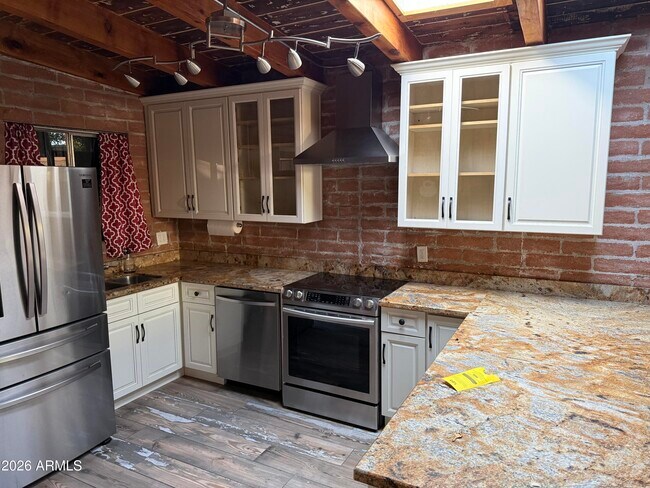 Building Photo - 3032 N 32nd St