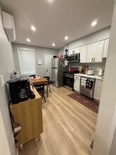 Building Photo - 42 Saxton St