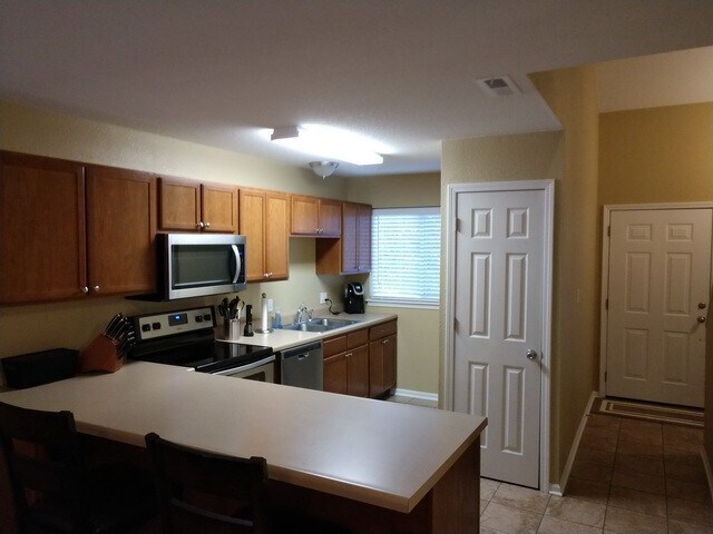 Foto del edificio - Large 3 Bed/ 2 Bath Townhome on West Side!