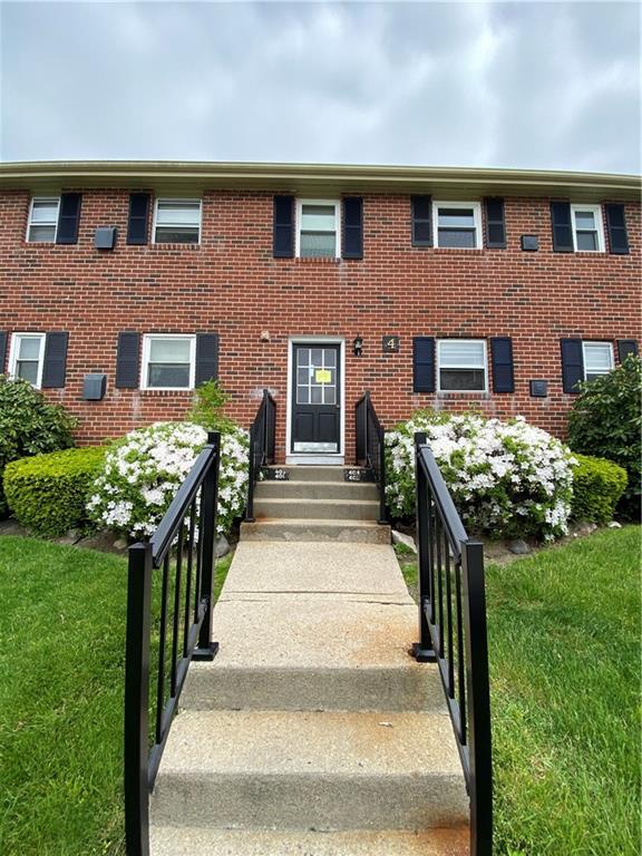 Primary Photo - 70 Carroll Ave