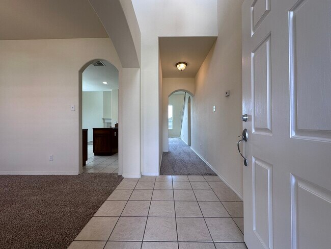 Foto del edificio - 2211 Highland Crossing Dr