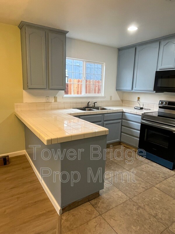 Foto del edificio - 8676 Tiogawoods Dr