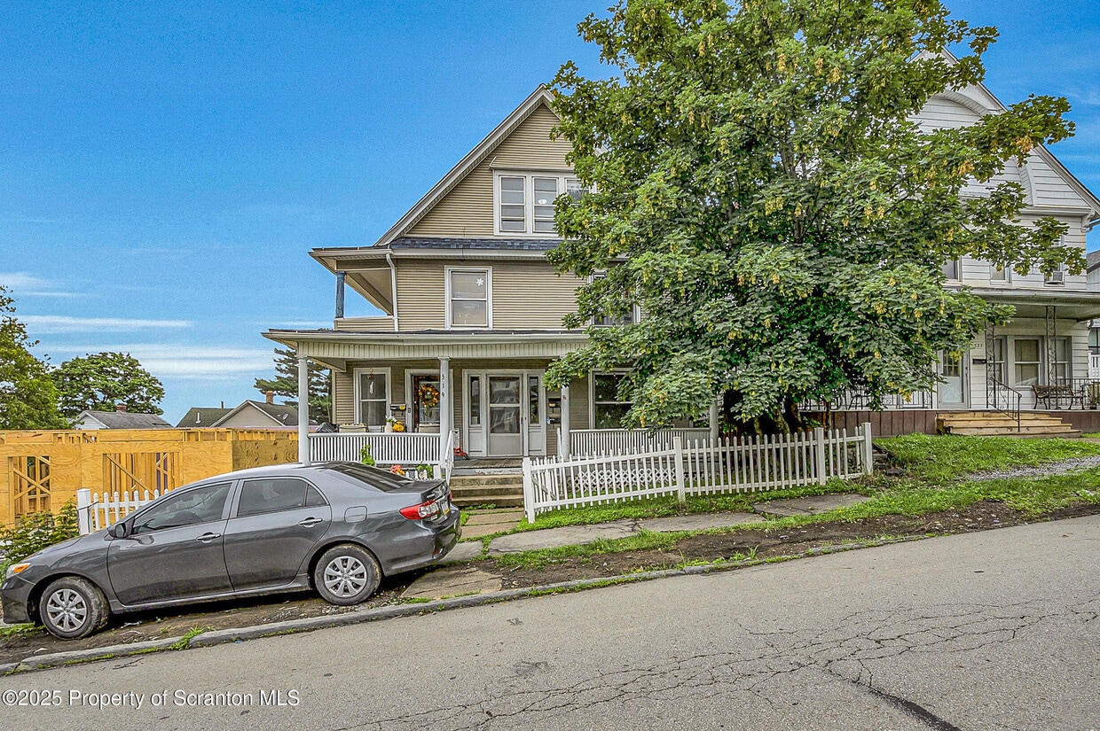 Primary Photo - 519 Harrison Ave