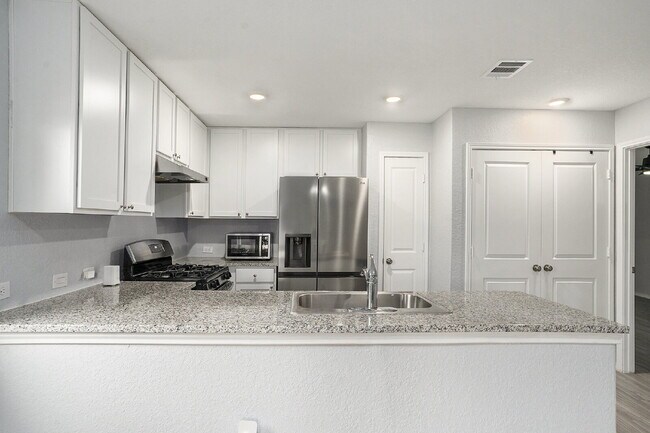 Building Photo - 419 De Herrera