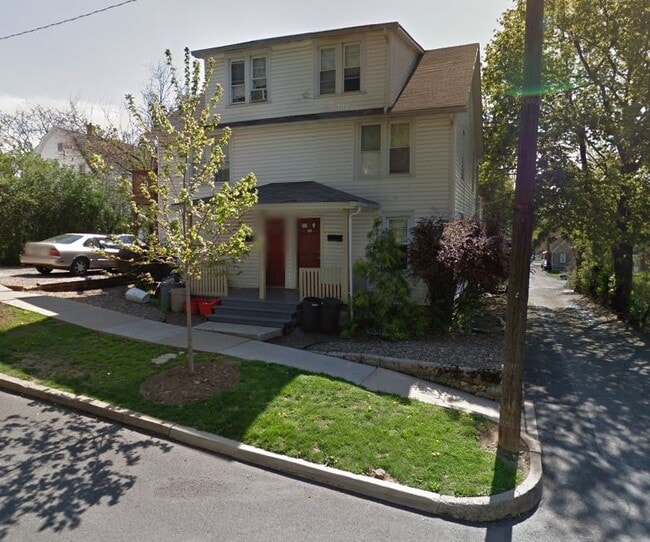 Building Photo - 126 E Irvin Ave