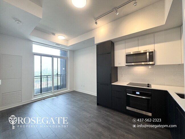 Photo du bâtiment - Modern 1-Bedroom Condo with Parking & Locker – Toronto