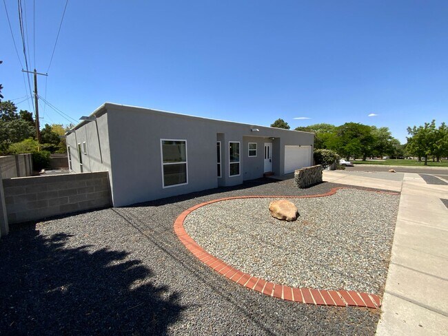 Building Photo - 3 Bedroom Single Story Home Available Near...