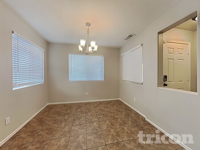 Foto del edificio - 25738 W St Catherine Ave