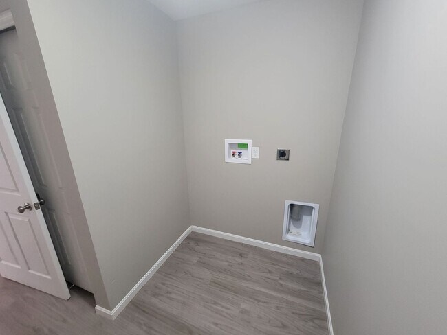 Building Photo - 414 Herbert Ave 4BR/2.5BA (Lockland)