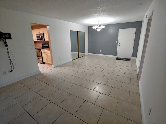 Foto del edificio - 4721 NW 7th St