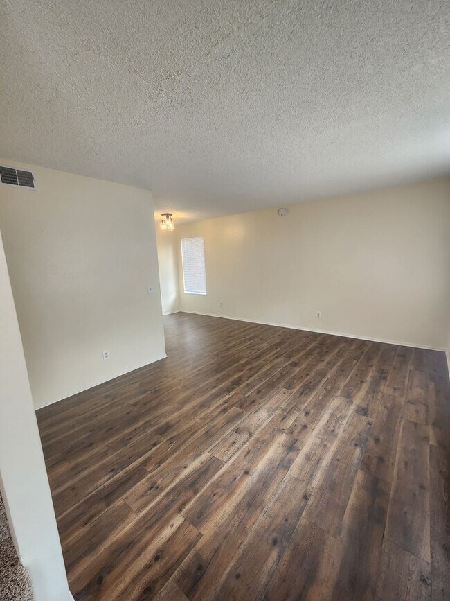 Building Photo - Comfortable 2 Bed, 2.5 Bath in Grover Beach