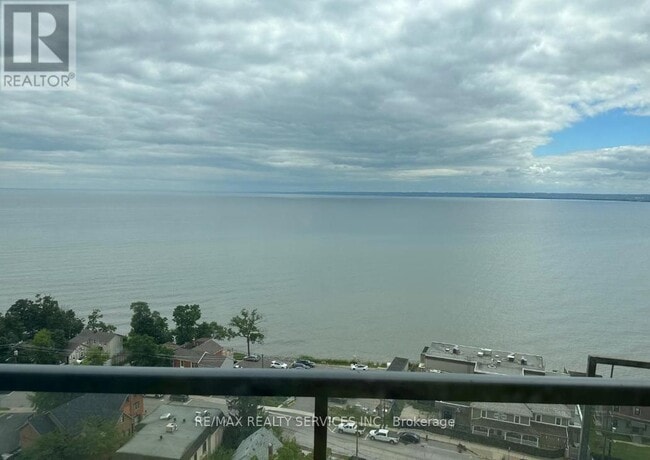 Building Photo - 370 Martha St