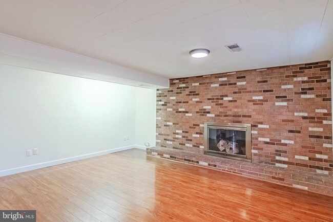 Foto del edificio - 13715 Smallwood Ct