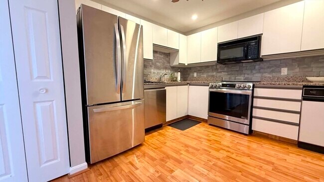 Foto del edificio - 3920 Mystic Valley Pkwy