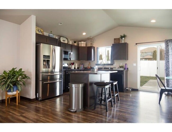 Building Photo - 3 bed 2 bath rancher Crown Pointe Community