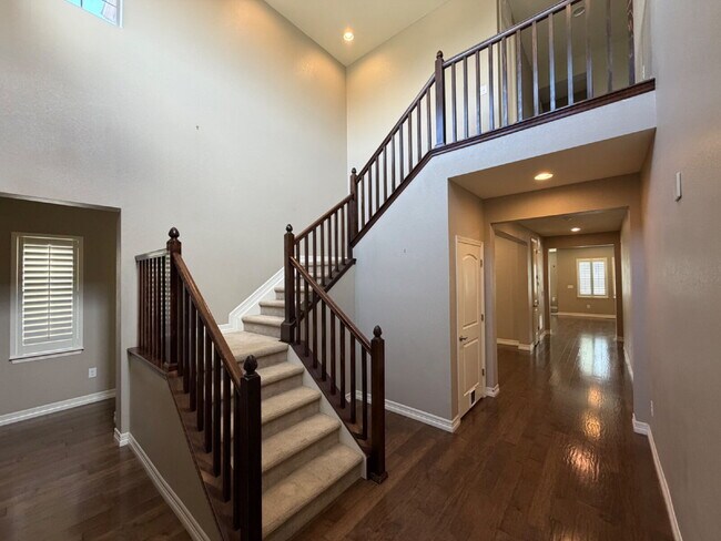 Building Photo - "Luxurious 5-Bedroom Haven in Broomfield with Stunning Granite Finishes & Cozy Fireplace!"