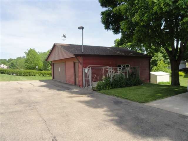 Garage - 760 Duggan Dr