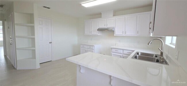 Building Photo - 406 S 28th St