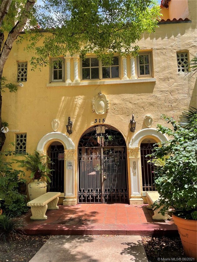 Primary Photo - 315 Navarre Ave