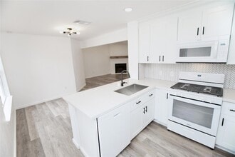 Building Photo - 13103 Pollard Dr