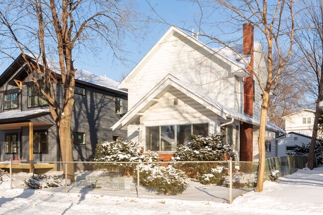 Foto del edificio - 1377 W Jefferson Ave