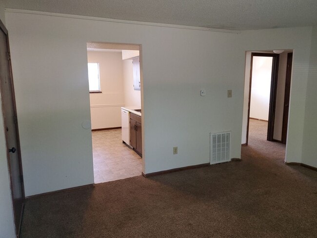 Building Photo - 920 W Texas Ave