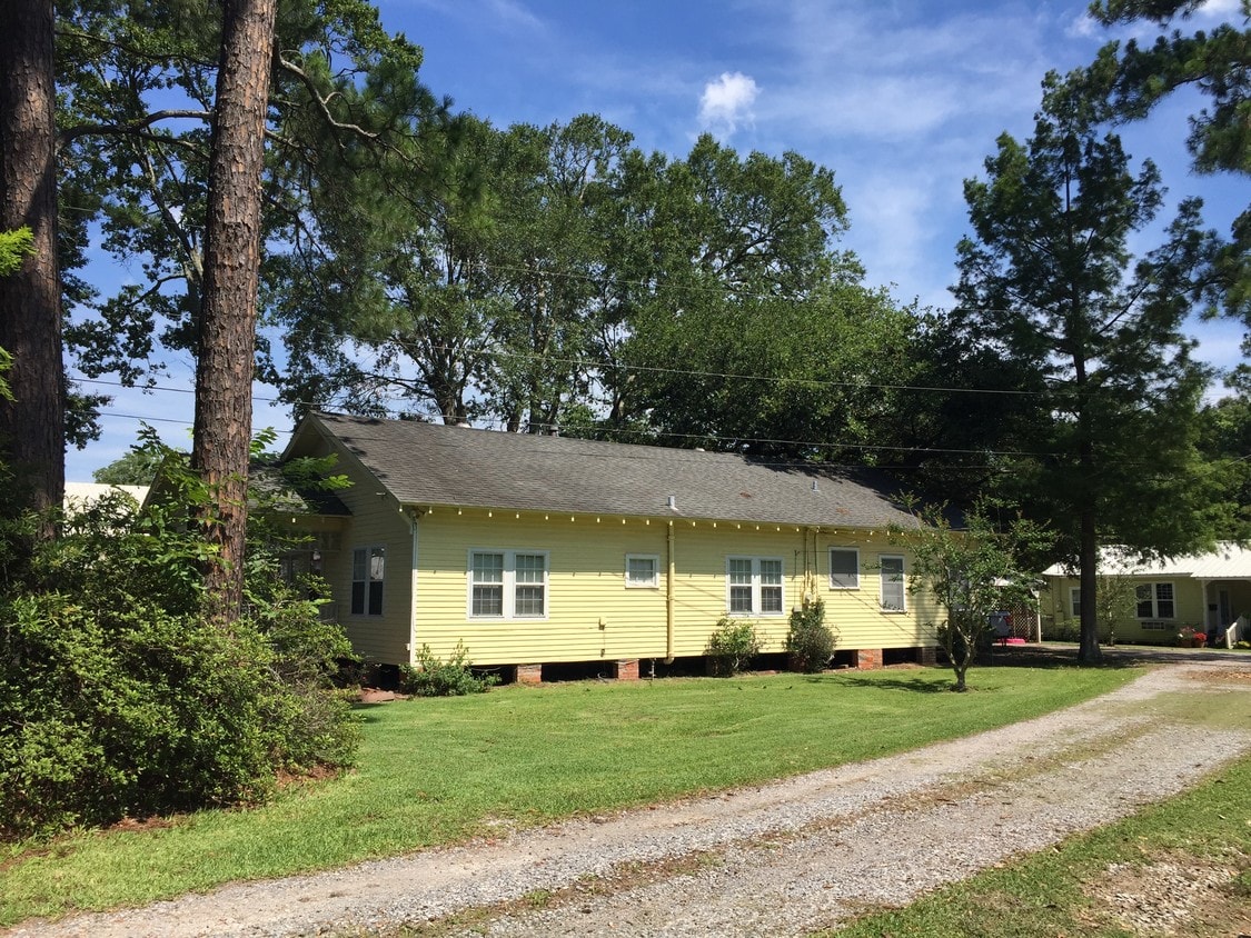 1901 E Main St, New Iberia, LA 70560 House Rental in New Iberia, LA