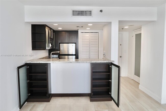 Foto del edificio - 540 Brickell Key Dr