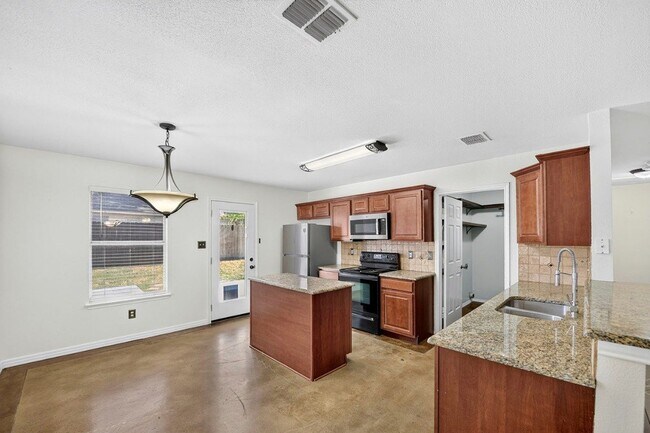 Building Photo - 1012 Triple Crown Dr