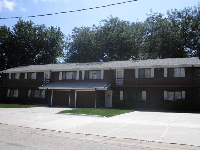 Primary Photo - 2828 River Road Dr
