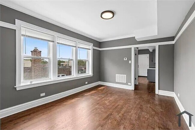 Foto del edificio - 8210 S Marshfield Ave