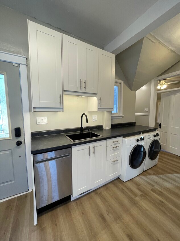 Foto principal - 663 4th Ave NW