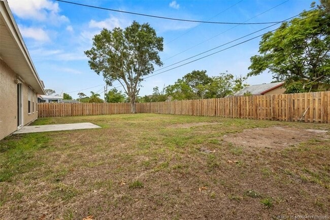 Foto del edificio - 517 SW College Park Rd