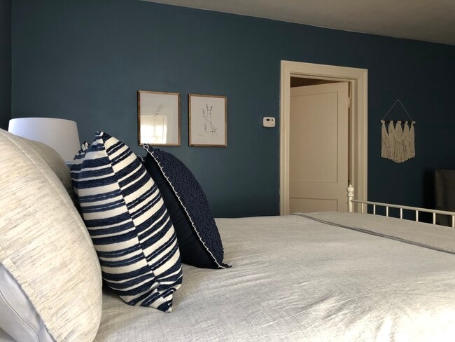 Building Photo - 109 Vintage Ave